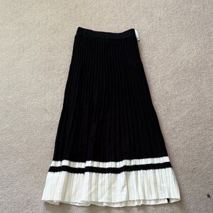 Simons knit Black and White Pleated Maxi Skirt